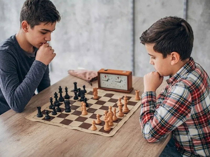 Tư duy trước mỗi nước đi giúp người chơi hạn chế sai lầm và cải thiện khả năng tính toán.