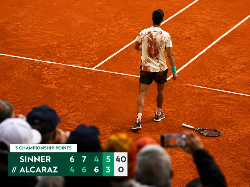 Roland-Garros mang bản sắc riêng với sân đất đỏ, lịch sử lâu đời và những trận đấu đáng nhớ.