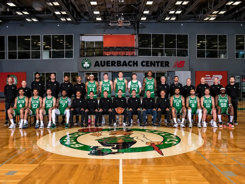 Boston Celtics là một trong những đội bóng giàu truyền thống nhất NBA với màu xanh biểu tượng và lịch sử lâu đời.