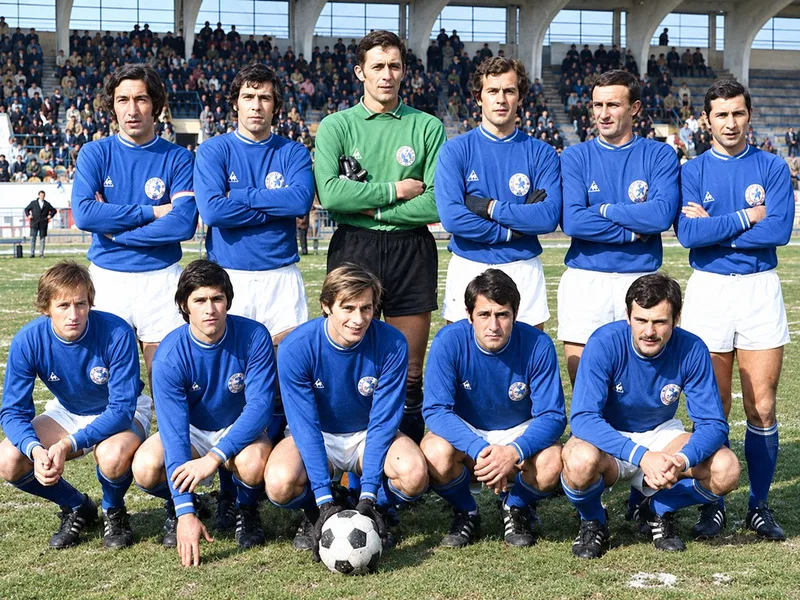 PSG ra đời năm 1970 sau khi Paris Football Club hợp nhất với Stade Saint-Germain